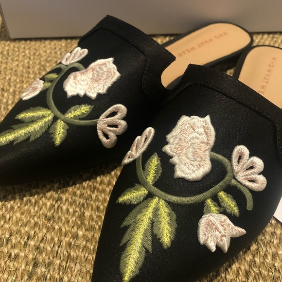 Serafina Floral Embroidered Slip ons Who What Wear - Picture 4 of 6